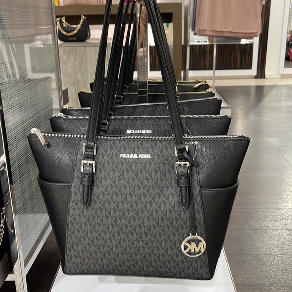 MICHAEL KORS CHARLOTTE LARGE TOP ZIP Tote bag   
Black Signature - Picture 13 of 16
